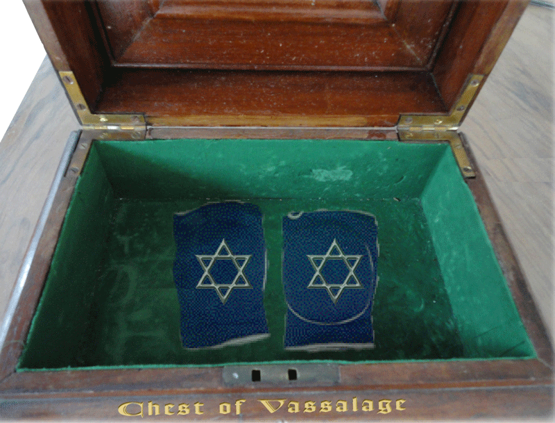 Kneepads of vassalage